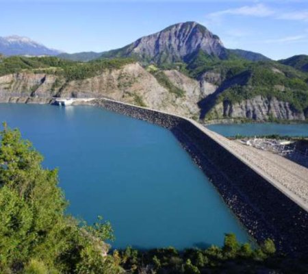 le plus grand barrage en terre d'Europe Le barage de serre ponçon